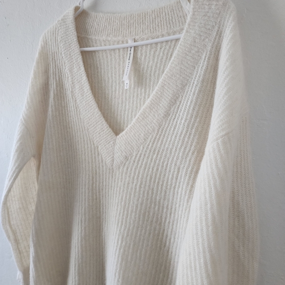 The Group Babaton by Aritzia Women's Alpaca Wool Mix V- Neck Sweater. Size XS - Picture 3 of 13
